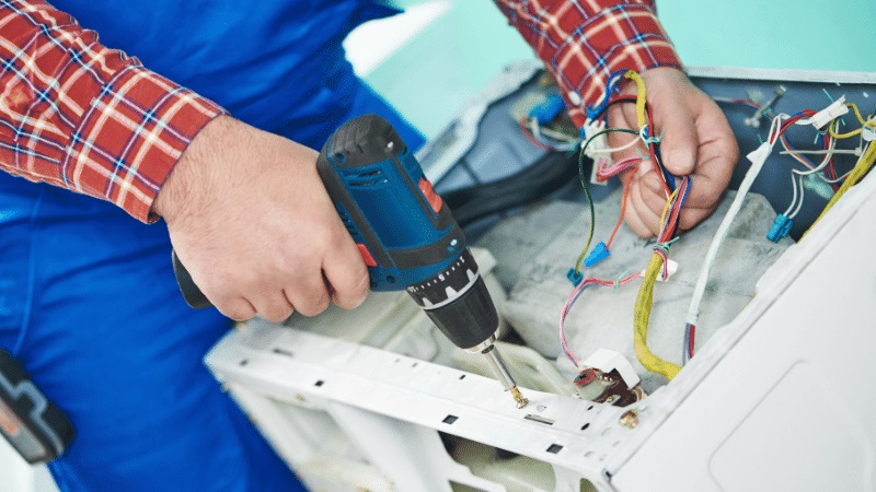 Şehzadeler Hotpoint Hotpoint çamaşır makinesi kart tamiri – Su almama arızası orijinal parça ile giderildi. - Teknik servis örneği